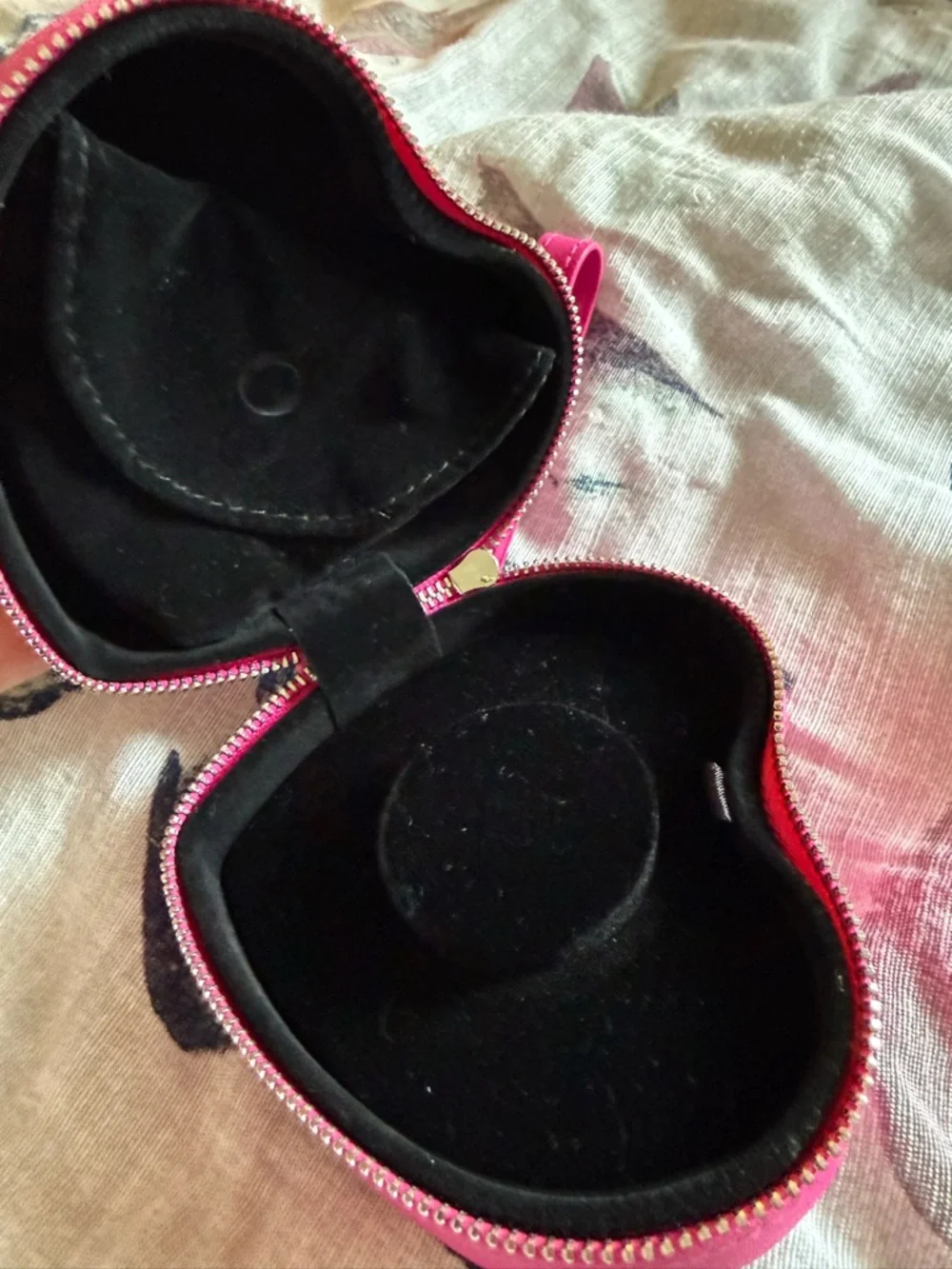 Pandora Heart Zip Jewelry Box Hot Pink - Picture 3 of 6